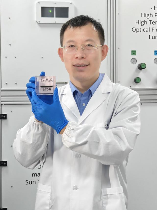 我国科学家发现新型高温超导体