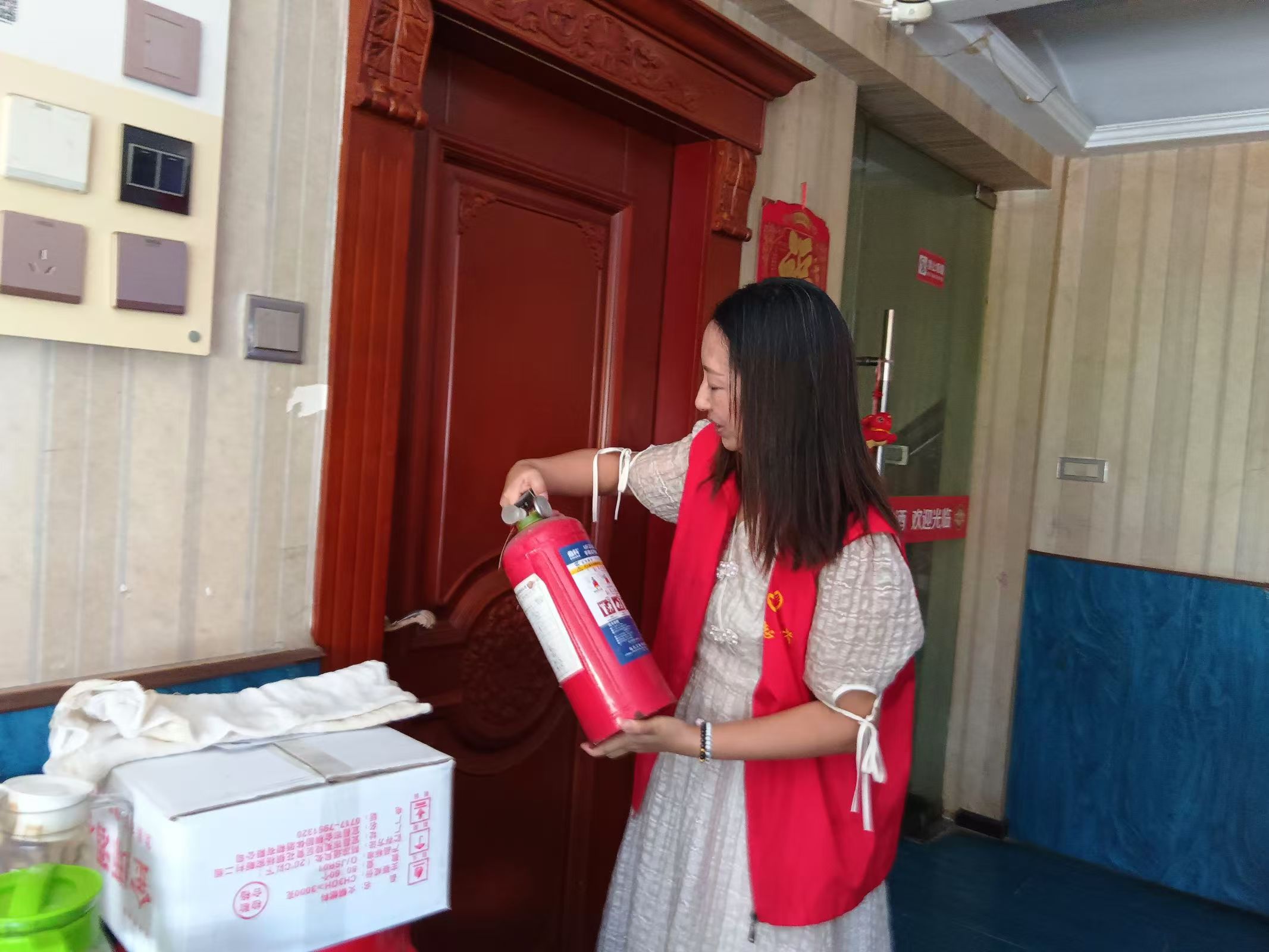 拧紧电动自行车安全阀