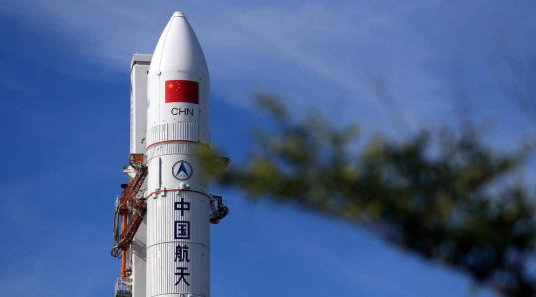 中国载人航天工程办公室首次公开中国登月服外观