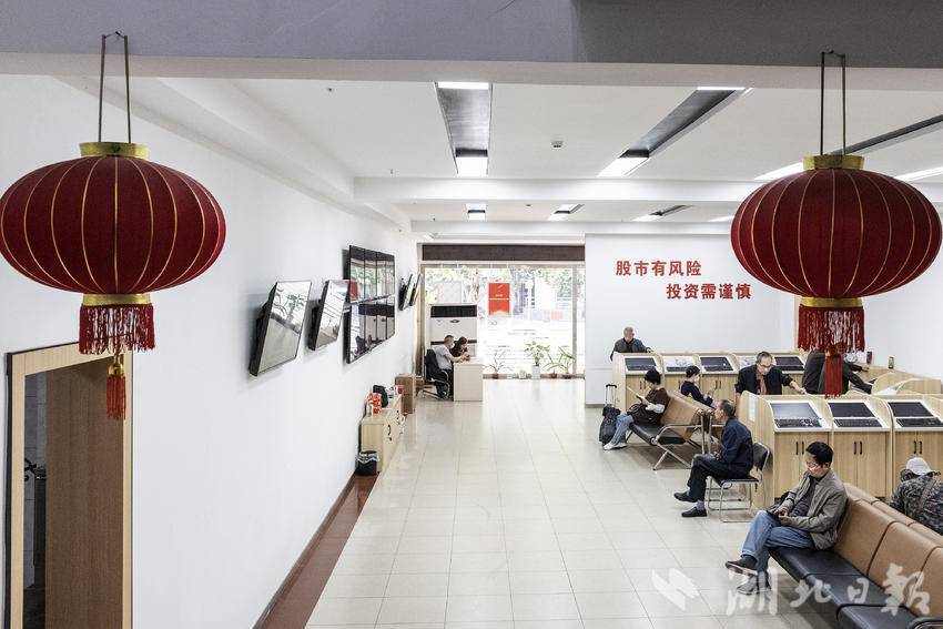 A股新股民入市首日见闻：热情高涨 困惑不少