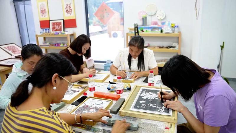 新华网财经观察·企业行丨风口浪尖的竞逐——优必选人形机器人成长记