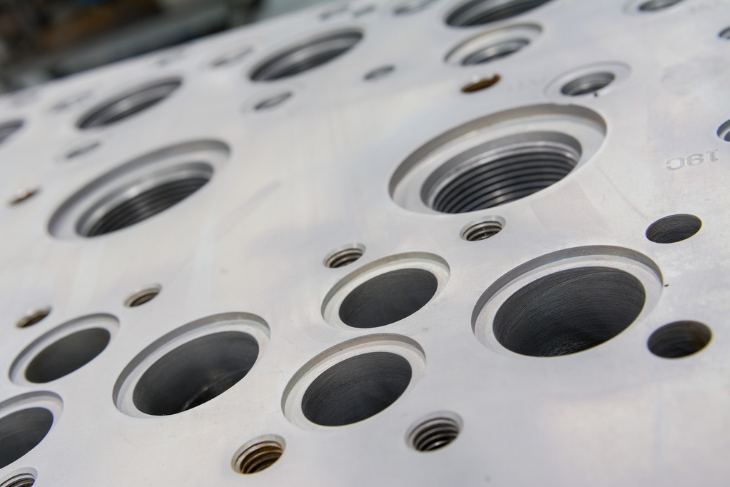 沪镍期货10月24日主力小幅下跌0.08% 收报126410.0元