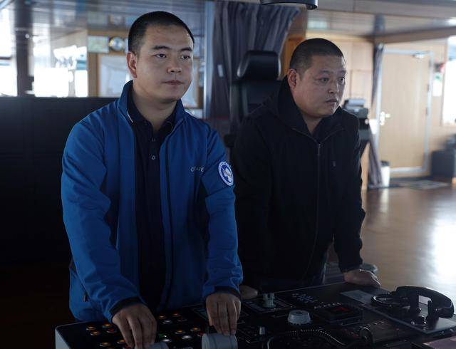 第41次南极考察|“雪龙兄弟”卸货忙