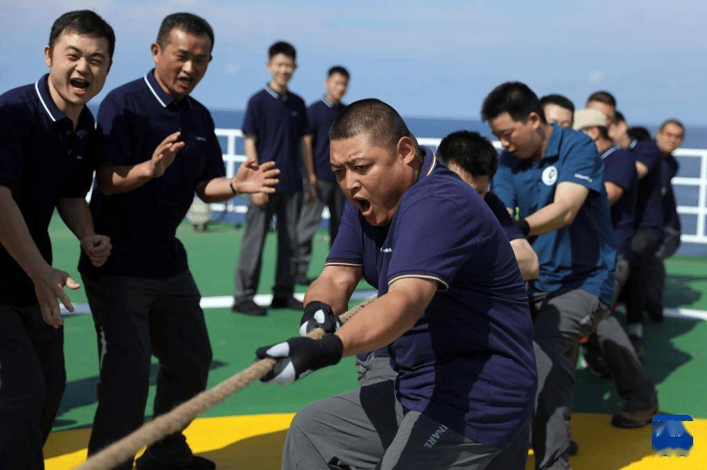 第41次南极考察|“雪龙兄弟”卸货忙