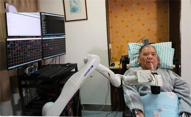 脑机接口技术应用迈出坚实一步