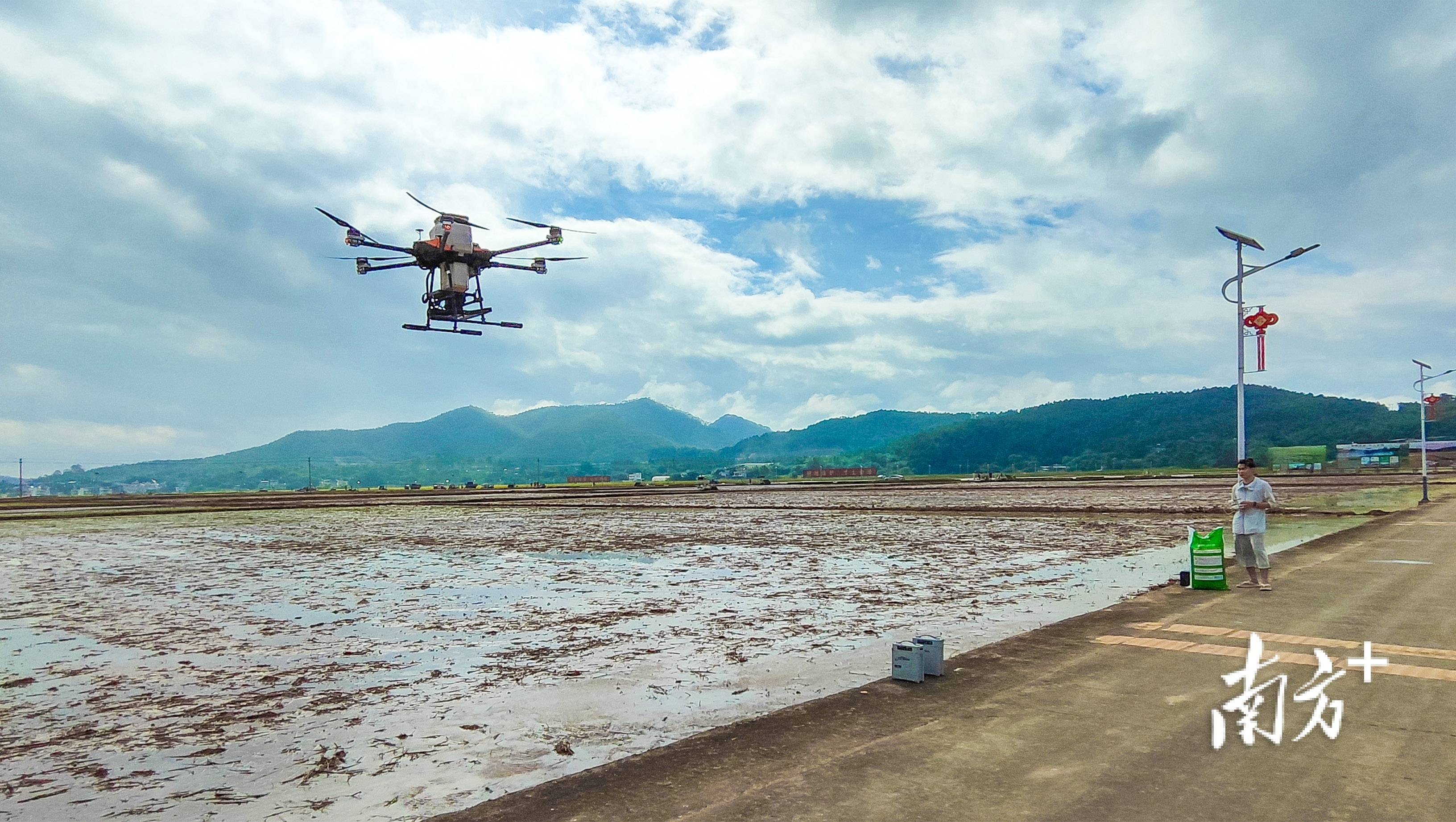无人机为农业插上科技翅膀