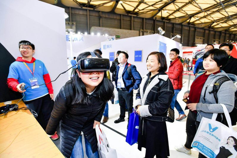 美国消费电子展热点:电视变身人工智能“管家”