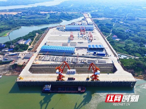 地方两会观察｜多地绘就2025年新质生产力发展图谱