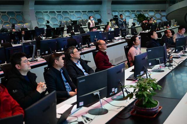 中国“人造太阳”创造“亿度千秒”世界纪录