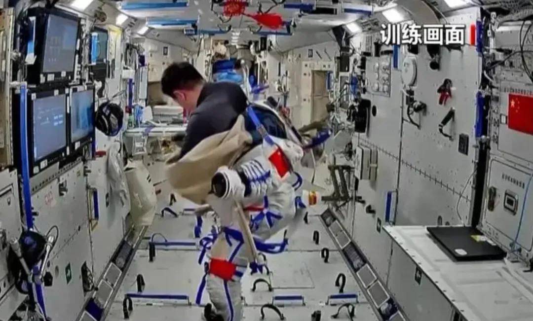 神舟十九号航天员乘组圆满完成第二次出舱活动