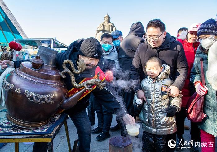 新春走基层|北京科技庙会点燃春节“机器人热”
