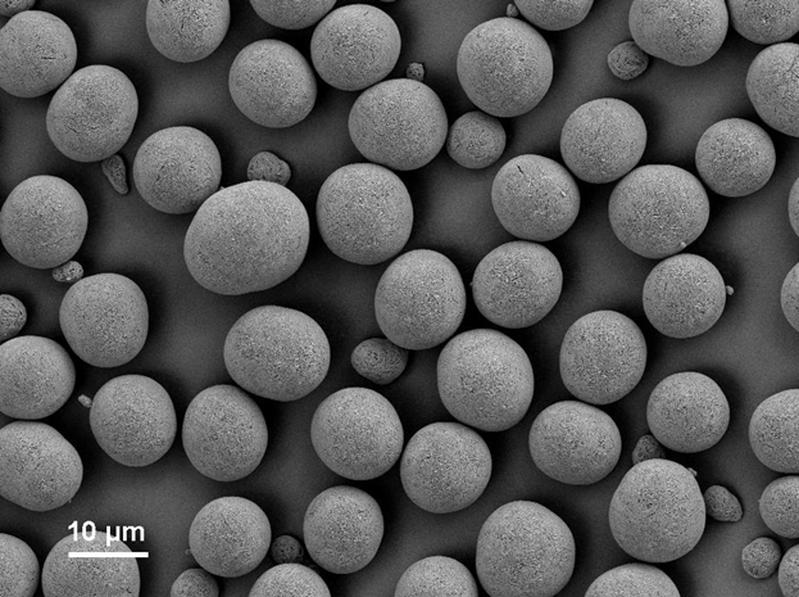 纳米尺上“搭积木”：中国科学家发现常压下镍氧化物具高温超导电性
