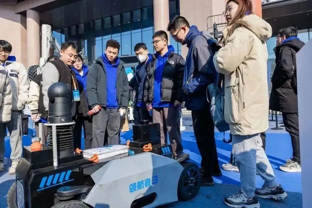 三峡电厂“机器人”智能守护大国重器