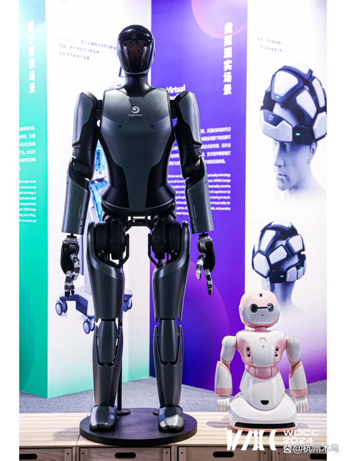 人形机器人协同作业 “灵巧手”丝滑操作