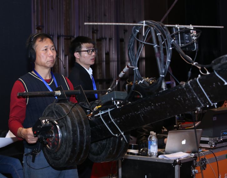 两会现场速递|“自动化的最后一个环节就等国产机器人实现了”——辽宁代表审议现场“催单”