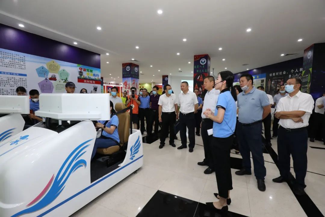 两会现场速递|“自动化的最后一个环节就等国产机器人实现了”——辽宁代表审议现场“催单”