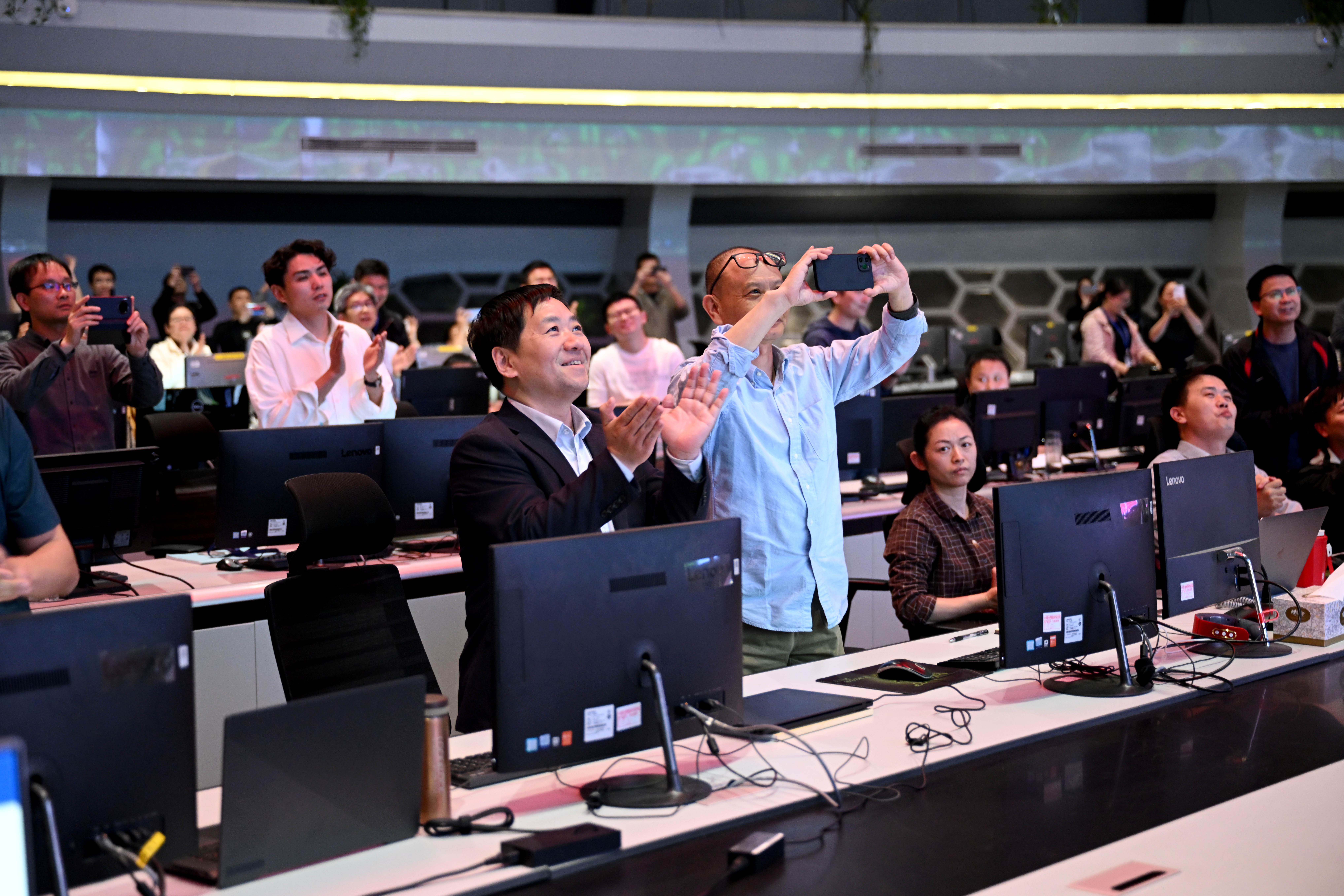 新华全媒+｜中国下一代“人造太阳”关键系统验收 达到国际先进水平