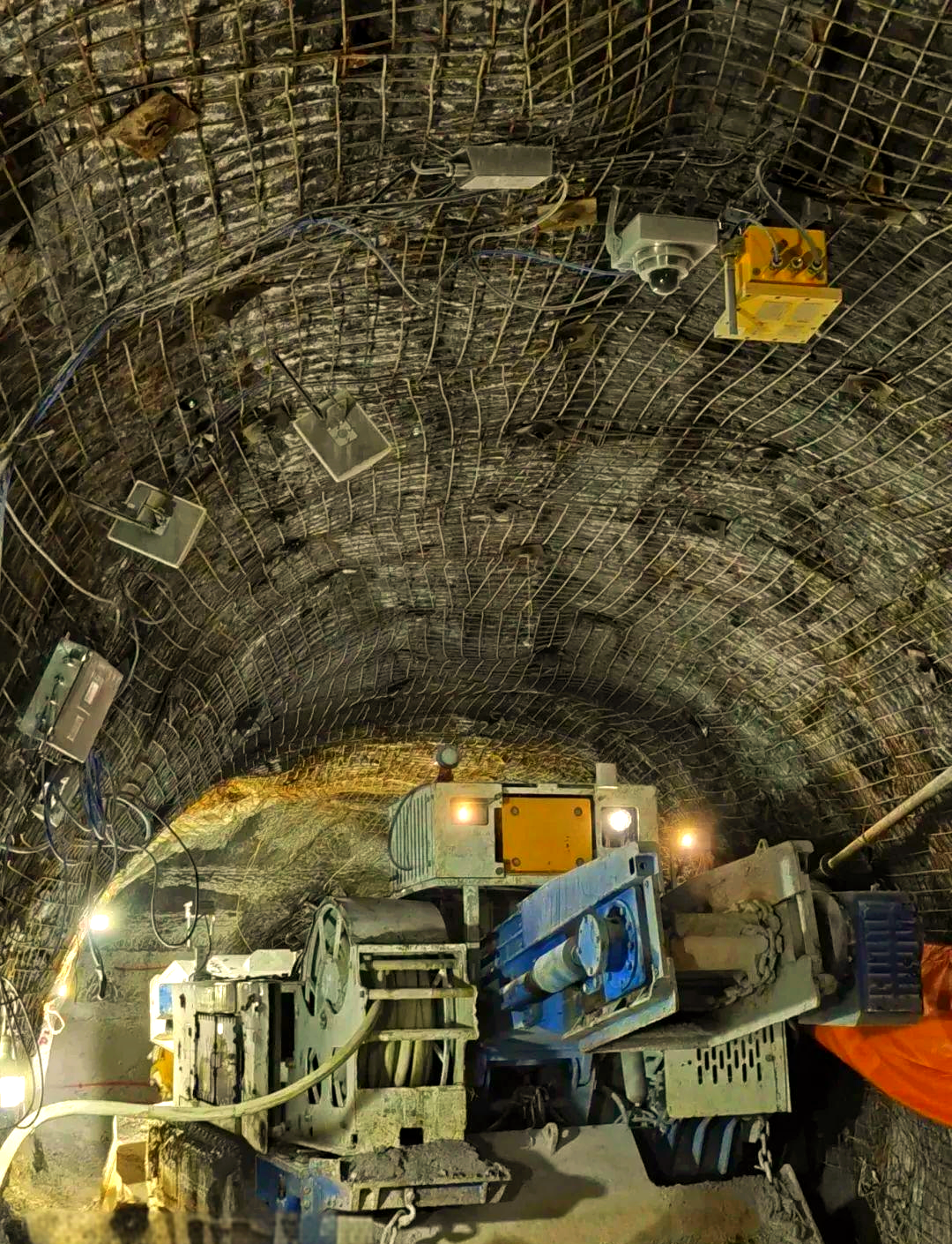 首台全国产化超大直径竖井掘进机下线