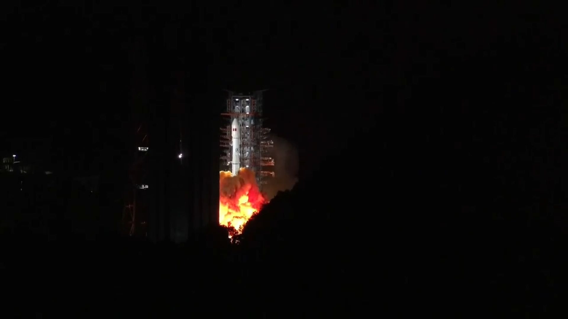 天问二号探测器拍回地月影像图