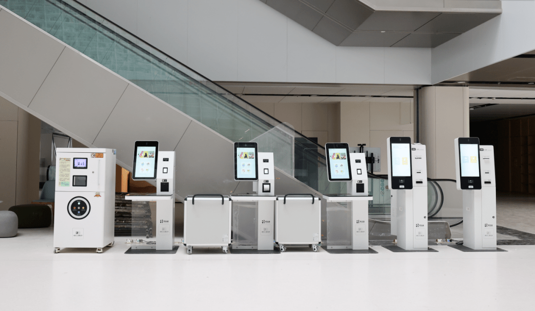 北京首家机器人主题餐厅来了！记者实探“色香味”