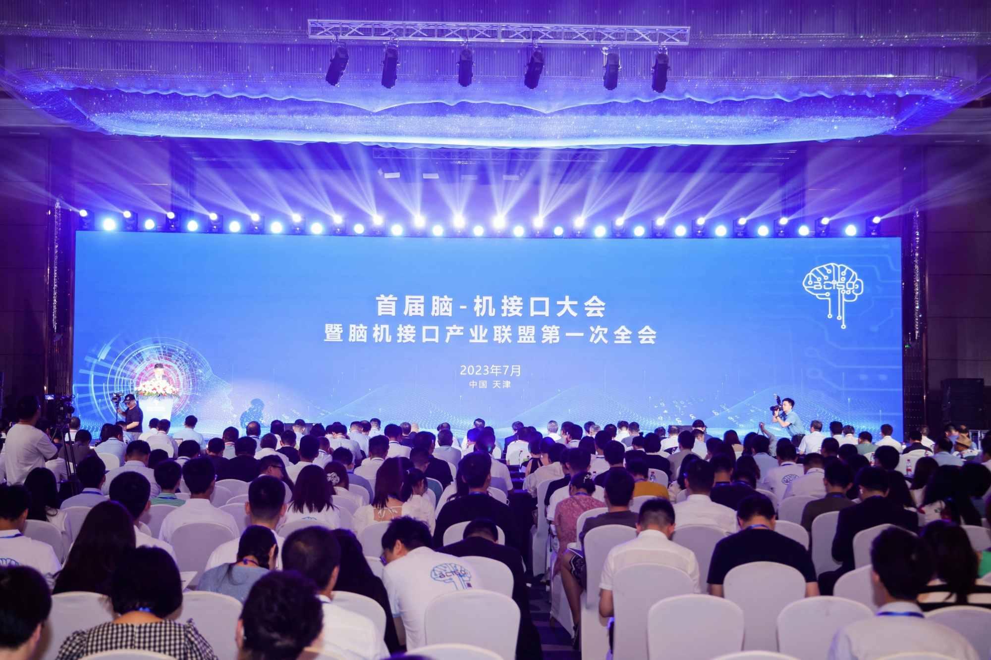 何以中国｜走近“脑机接口”，探秘如何“心想事成”