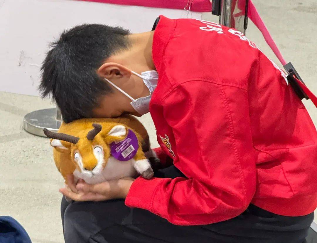 记者手记：在“冰丝带”见证机器人“超越自我”