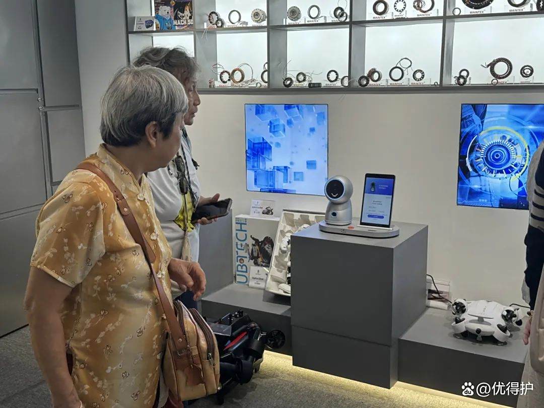 到6S店，定制一款专属机器人