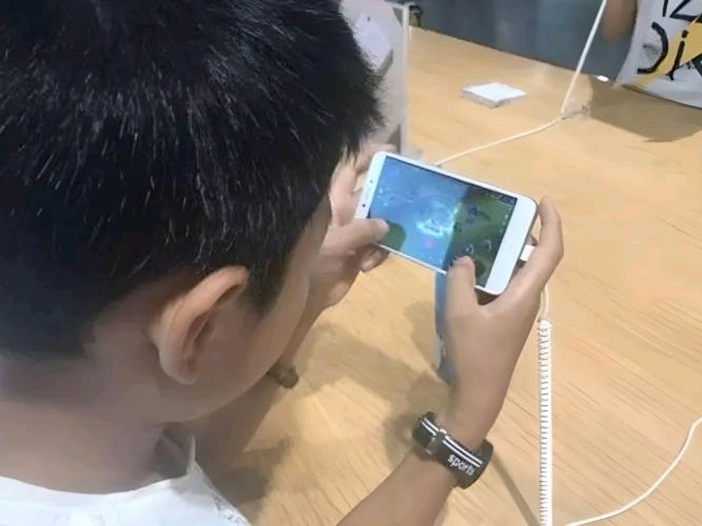 我国移动互联网用户数突破16亿